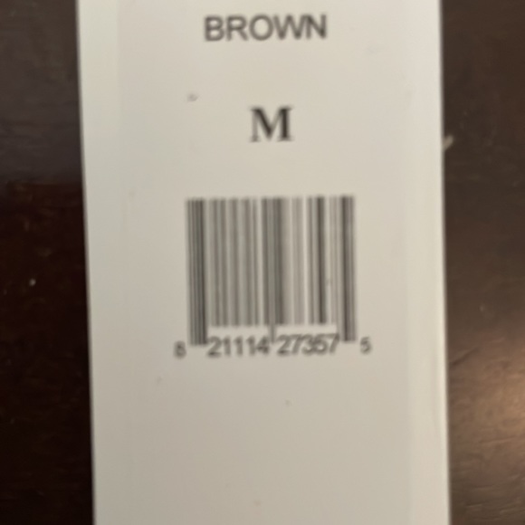 This geometrical maxi includes a ruffled neckline and flutter sleeves - Picture 5 of 5